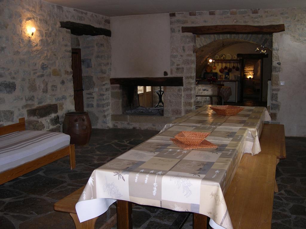 Bed and Breakfast La Bergerie Sainte-Eulalie-de-Cernon Екстер'єр фото